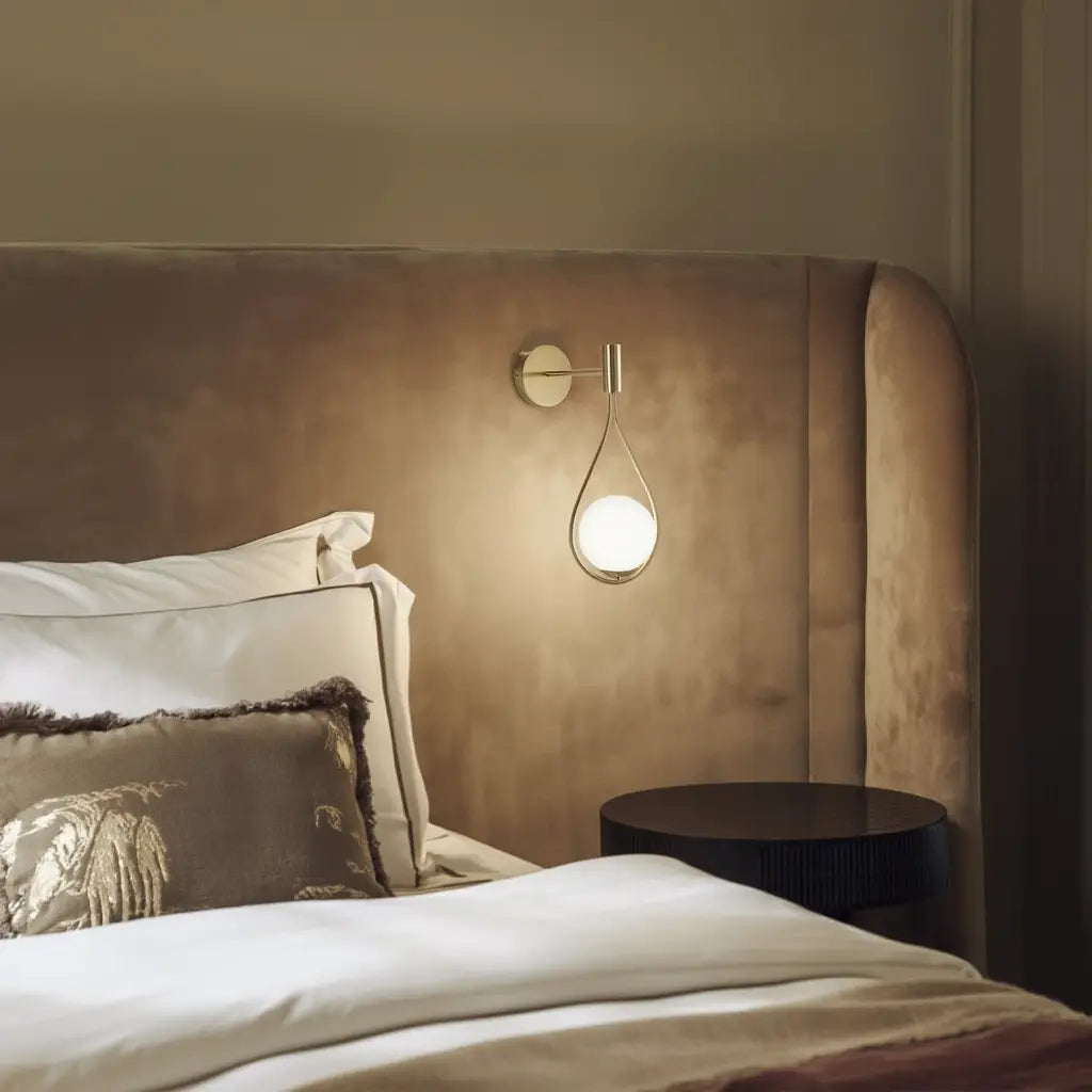 Applique Murale Design en Laiton Brossé avec Illumination Douce ? Élégance Moderne pour Salon et Décoration Intérieure 4
