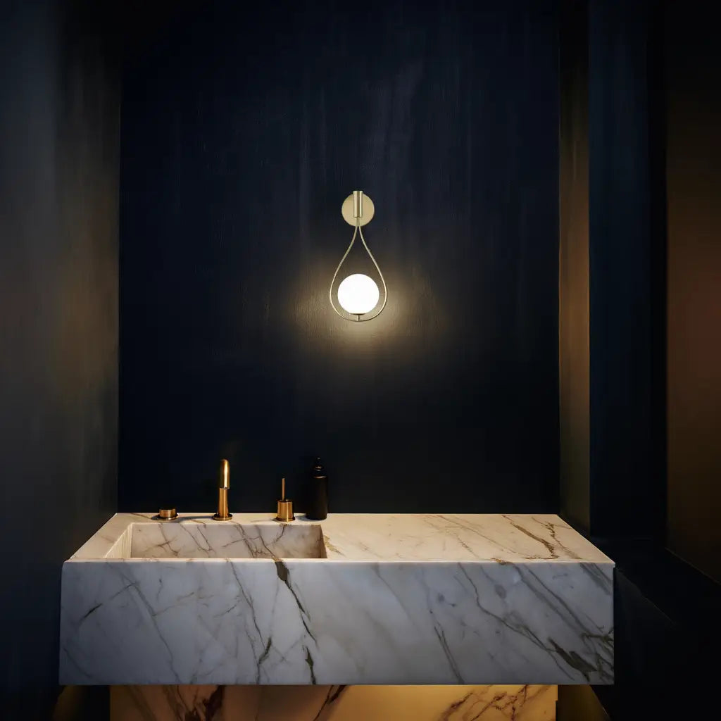 Applique Murale Design en Laiton Brossé avec Illumination Douce ? Élégance Moderne pour Salon et Décoration Intérieure 7